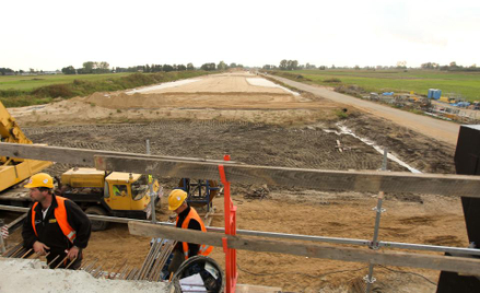 Opóźnienie na A2 sięga miesiąca
