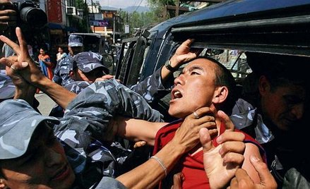 Rozbity wiec Tybetańczyków