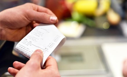 Klienci nie mają obowiązku zabierania paragonów, ale sprzedawca musi je wystawić