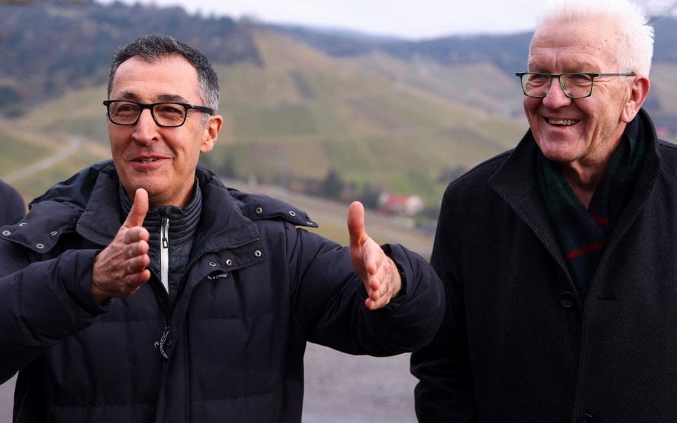 Kandydatem na premiera Badenii-Wirtembergii ze strony Zielonych jest Cem Özdemir (z lewej). Winfried
