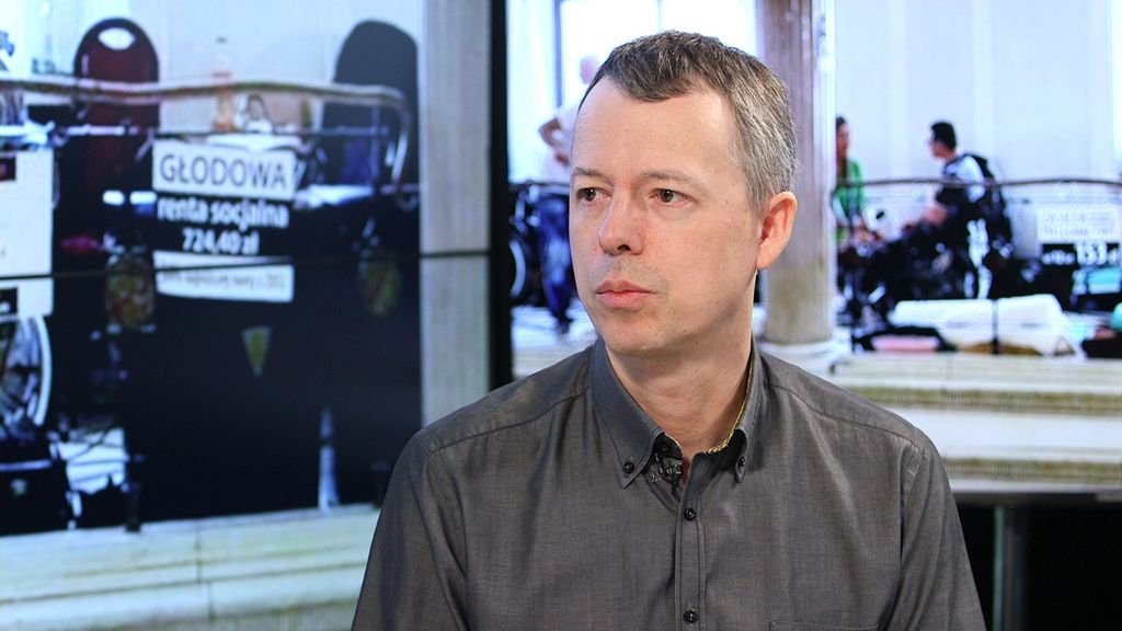 Prof. Szarfenberg: Rodziny najuboższe otrzymują kilka więcej niż najbogatsze