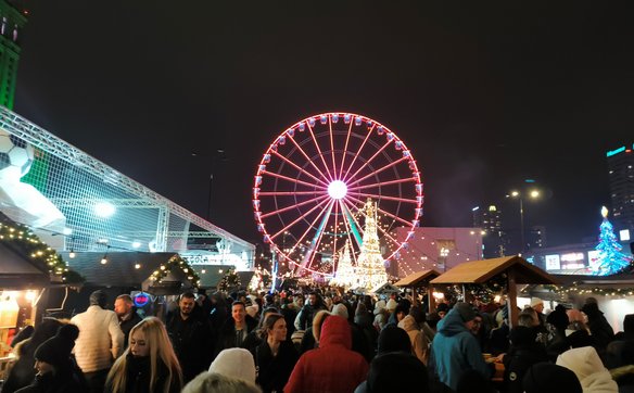Na szczególną uwagę zasługuje diabelski młyn o wysokości 55 metrów, który jest największy w Polsce