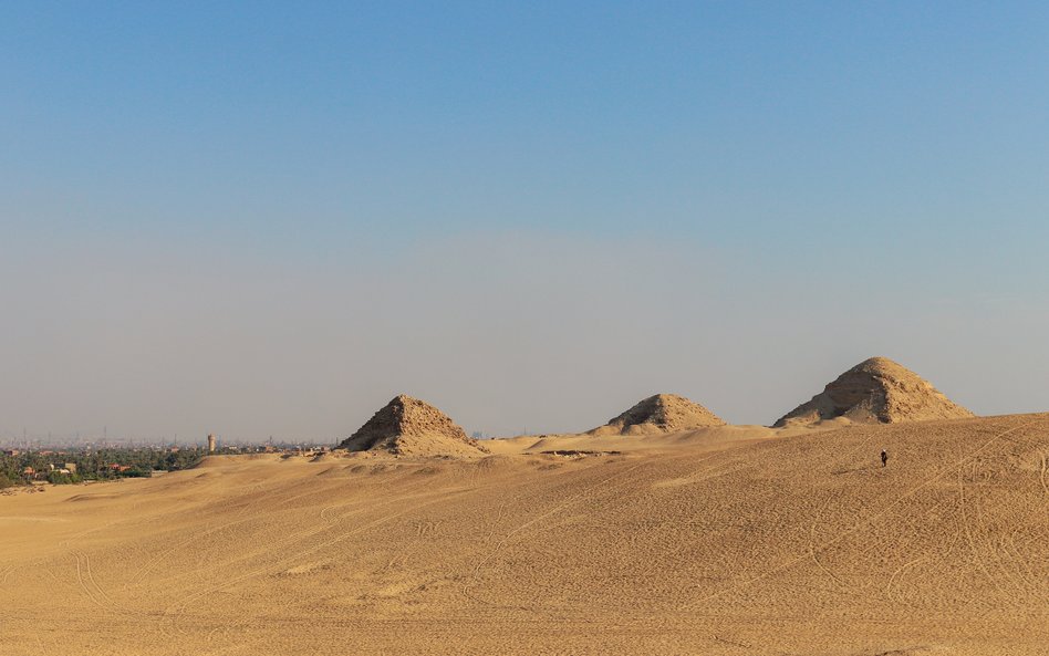 Abusir. Piramida Niuserre w środku