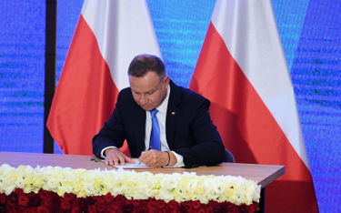 Prezydent RP Andrzej Duda podczas uroczystego podpisania przez prezydenta ustawy z dnia 23 lipca 202