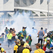 Szturm zwolenników Bolsonaro na parlament Brazylii
