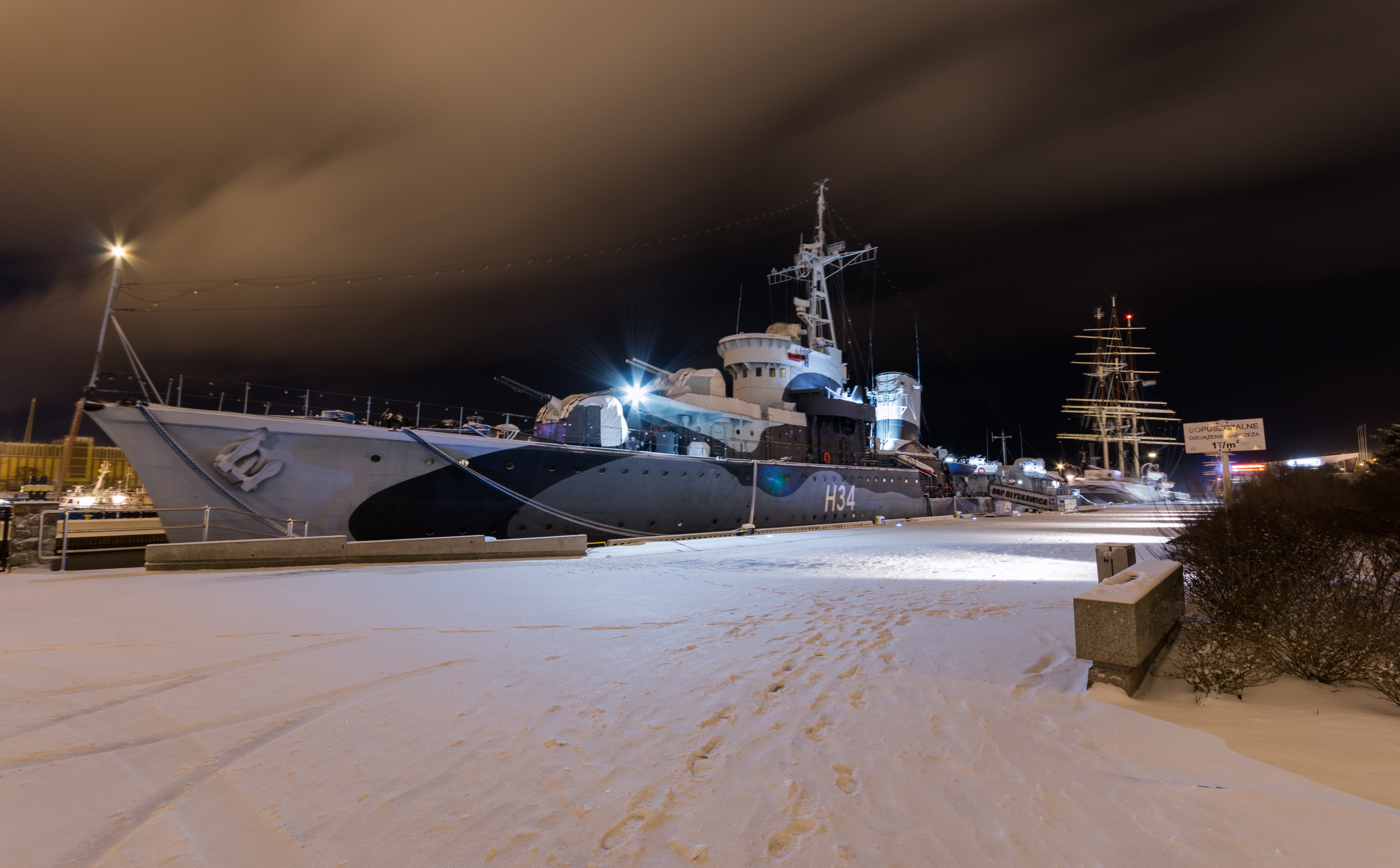 Na dno, do muzeum, najczęściej „na żyletki”