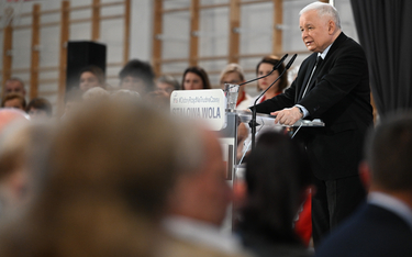 Prezes Prawa i Sprawiedliwości Jarosław Kaczyński podczas spotkania z mieszkańcami w Stalowej Woli