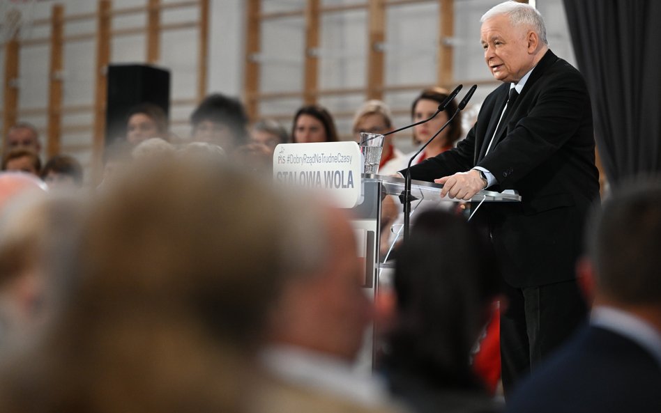 Prezes Prawa i Sprawiedliwości Jarosław Kaczyński podczas spotkania z mieszkańcami w Stalowej Woli