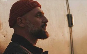 Podczas kolejnego wydarzenia w ramach cyklu „7 Wspaniałych” na scenie pojawi się Skubas – artysta, k