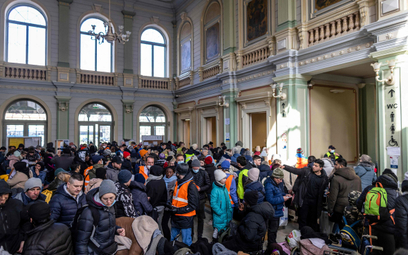 Dworzec w Przemyślu jest pierwszym przystankiem w Polsce dla tysięcy uchodźców