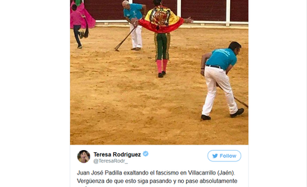 Matador z flagą Hiszpanii Franco. "Ważne są barwy"