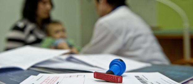 Lekarze uważają, że 150 zł za godzinę pracy to stawka z ubiegłego roku