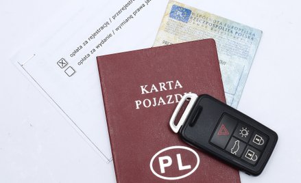 Od dziś ważne zmiany dla kierowców. Karty pojazdu i nalepki na szybę do lamusa