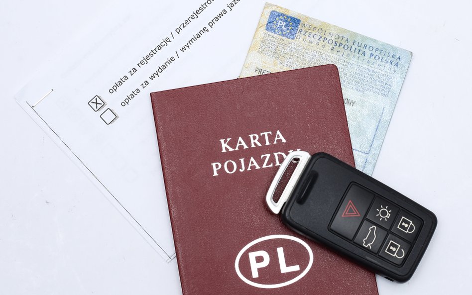Od dziś ważne zmiany dla kierowców. Karty pojazdu i nalepki na szybę do lamusa