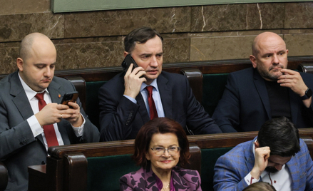 Zbigniew Ziobro (2L), Maria Kurowska (3P), Mariusz Gosek (P) i Dariusz Matecki (L) na sali obrad Sej