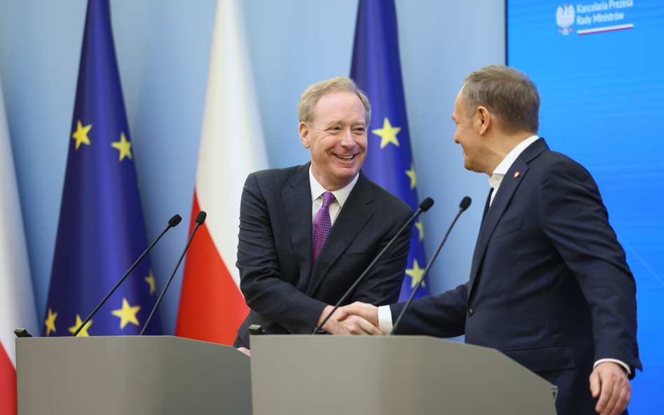 Premier Donald Tusk oraz prezydent i wiceprezes Microsoft Corporation Brad Smith podczas konferencji