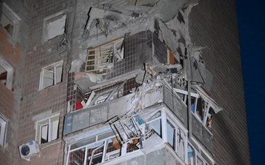 Zniszczony blok w Charkowie