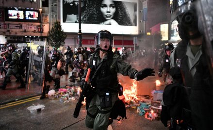 Hongkong: AI domaga się śledztwa ws. brutalności policji