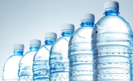 Naukowcy: Amerykanie przez rok spożywają ponad 70 tys. cząstek plastiku