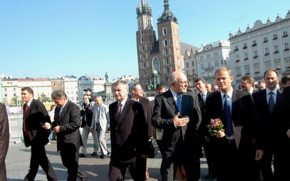 Październik 2006, konwencja PO w Krakowie. Z Donaldem Tuskiem rozmawia Tomasz Szczypiński