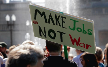 Ruch „Occupy Wall Street” rozkołyskał kraj od Nowego Jorku po Indianapolis. „Praca zamiast wojen” to