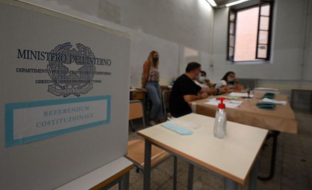 Włosi zdecydowali: Posłów i senatorów będzie mniej