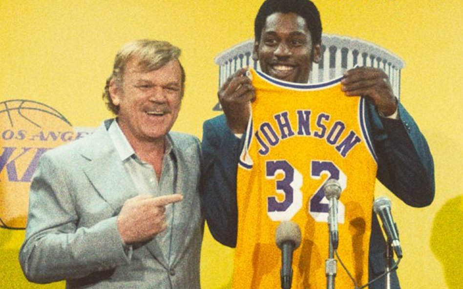 „Lakers: Dynastia zwycięzców”. John C. Reilly jako właściciel drużyny Jerry Buss i Quincy Isaiah w r