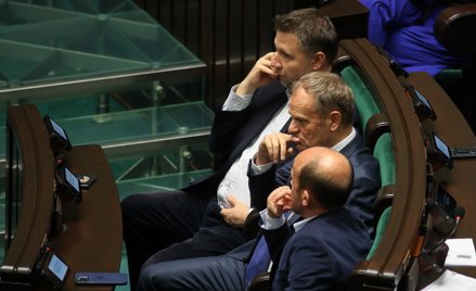 Sekretarz PO Marcin Kierwiński, przewodniczący Platformy Donald Tusk i przewodniczący klubu Koalicja