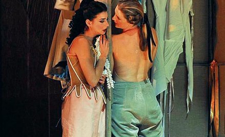 Asmik Grigorian (Hrabina) i Verena Gunz (Cherubino)