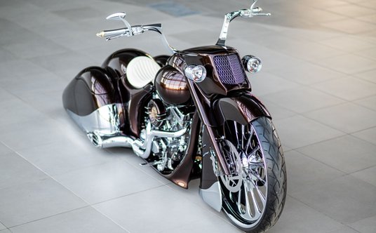 Customowy motocykl inspirowany samochodem Auburn 852. Fot. Paweł Olearka