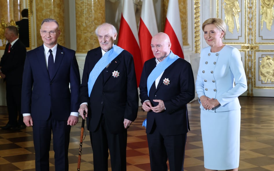 Prezydent Andrzej Duda, pierwsza dama Agata Kornhauser-Duda oraz odznaczeni Orderem Orła Białego: dz