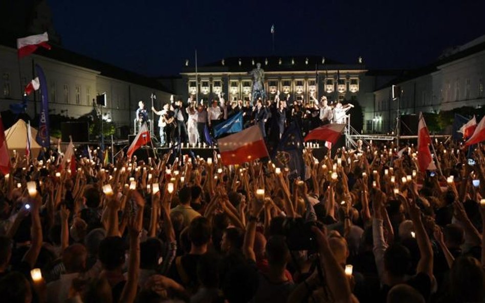 Protest przed Pałacem Prezydenckim.