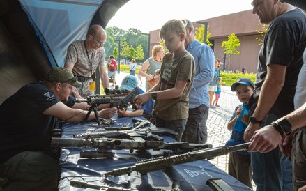 Odwiedzający będą mieli okazje zobaczyć różne rodzaje broni