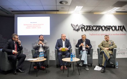 Z niepokojem obserwujemy programy zbrojeniowe Rosji i apetyt Moskwy na projekcję siły – mówili uczes