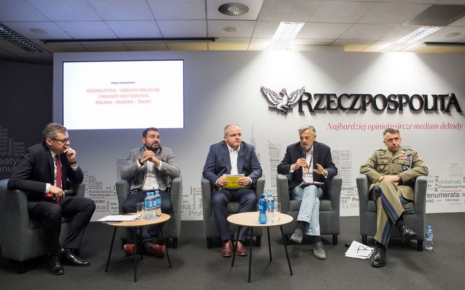 Z niepokojem obserwujemy programy zbrojeniowe Rosji i apetyt Moskwy na projekcję siły – mówili uczes