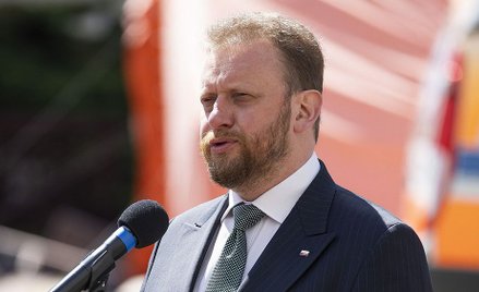 Szumowski: Emeryci i rodzice małych dzieci do lokali wejdą bez kolejki