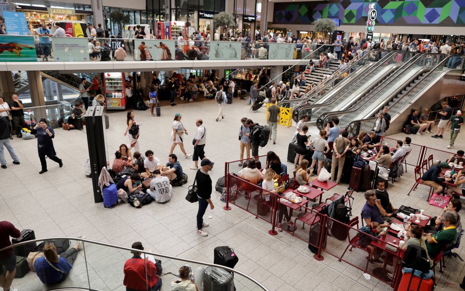 Gare Montparnasse (Dworzec Montparnasse) – jeden z sześciu głównych dworców kolejowych Paryża