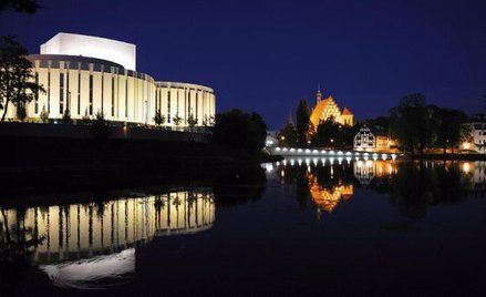 Między operą a centrum handlowym