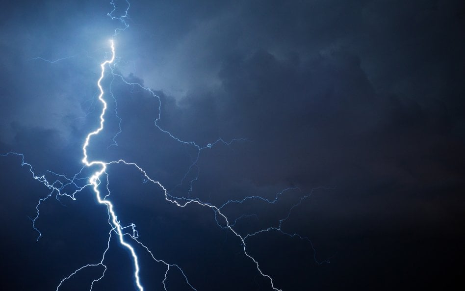 Alert RCB w prawie całym kraju. Gwałtowne burze i silny wiatr