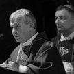 Ksiądz Stanisław Opocki (L) odprawiający mszę św. w Kaplicy Matki Bożej podczas 36 pielgrzymki Romów