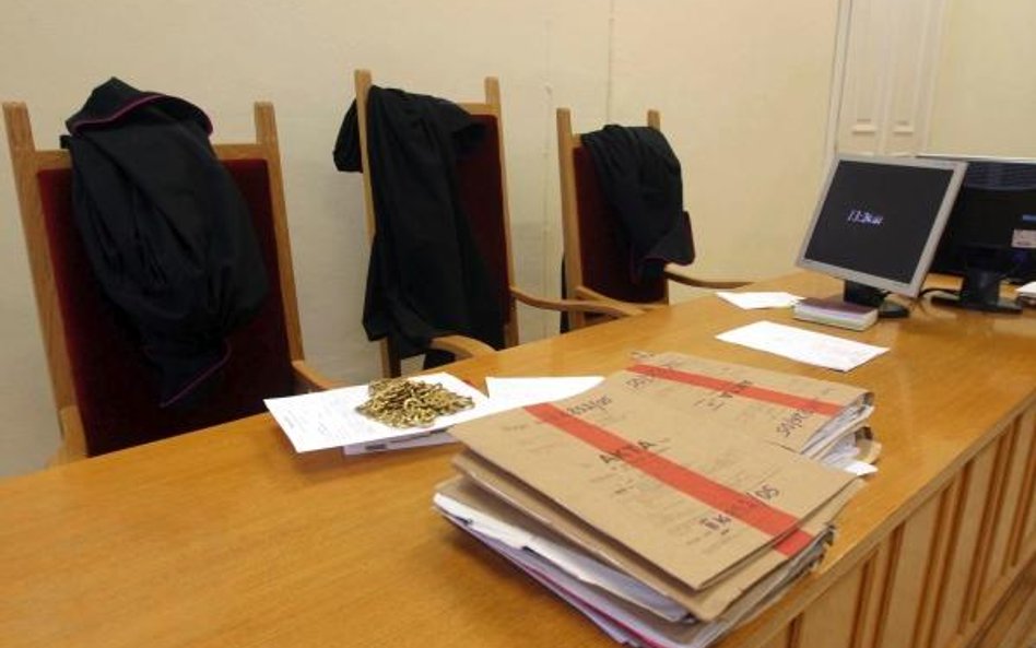Lustracja: wszystkie orzeczenia wydaje skład trzech sędziów
