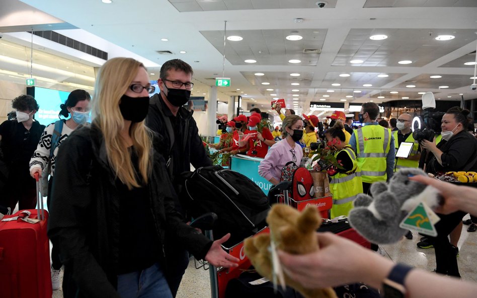 Podróżni na lotnisku w Sydney