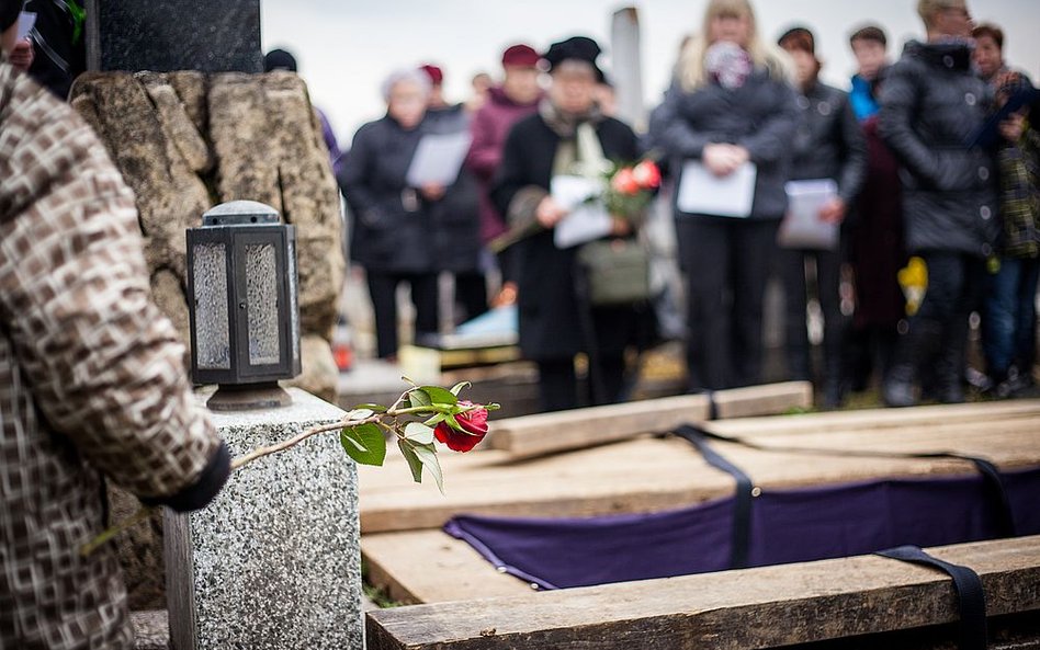 Odrzucenie spadku przez dziecko a prawo do zachowku dla wnuka - pytanie do SN