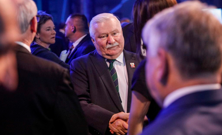 Wałęsa leci na pogrzeb Busha, bo prezydent zachował się jak trzeba