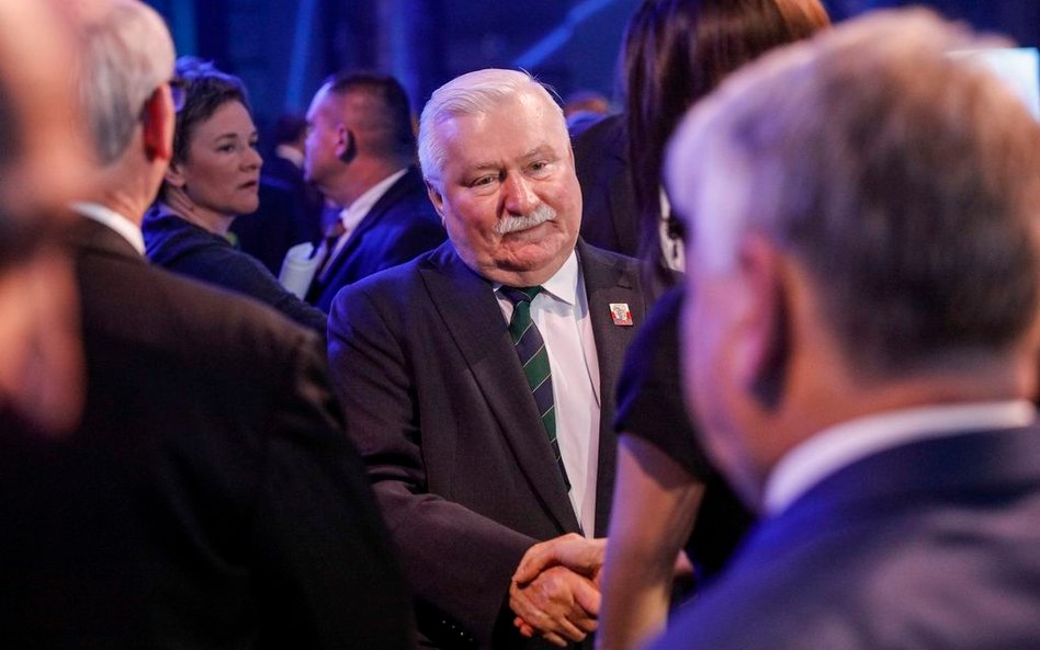 Wałęsa leci na pogrzeb Busha, bo prezydent zachował się jak trzeba
