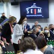 Posłanka Lewicy Agnieszka Dziemianowicz-Bąk (w środku) na posiedzeniu sejmowych Komisji Edukacji, Na