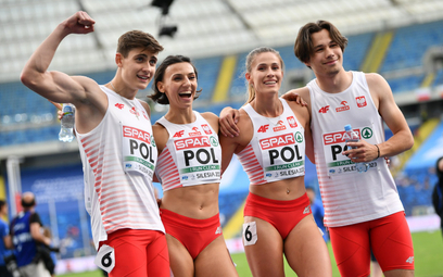 Polacy w składzie Maksymilian Szwed, Anna Kiełbasińska, Igor Bogaczyński i Natalia Kaczmarek na meci