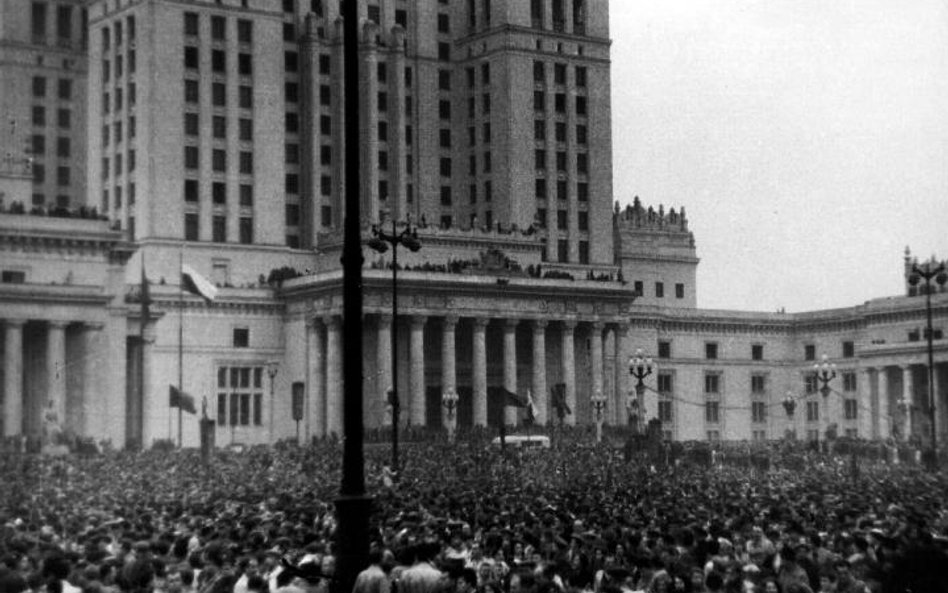 Wiec na placu Defilad, 24 października 1956. To od Października dla wielu polskich inteligentów zacz