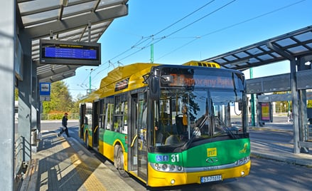 Po polskich miastach jeździ obecnie ponad 1400 autobusów elektrycznych
