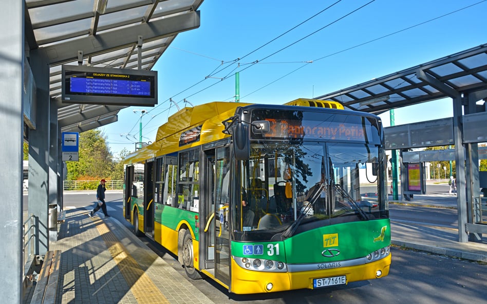 Po polskich miastach jeździ obecnie ponad 1400 autobusów elektrycznych